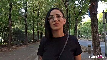 A bald man fucked two corrupt Chinese women from Bangkok in an excellent way